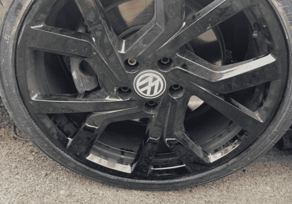 What To Do If You Get A Flat Tyre Step by Step (UK Driver's Guide)